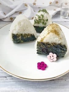 Des onigiris, la version japonaise du sandwich, certifié sans gluten, sans lactose et sans oeuf ! Parfait pour les intolérances alimentaires / Un Sourire aux Lèvres